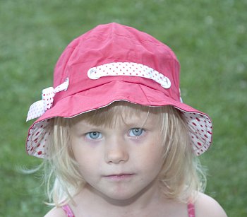 Kvalitní dětský klobouček 1021273H